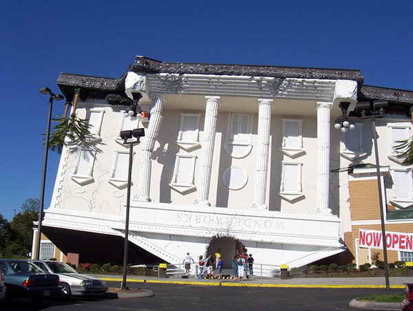 Wonderworks (Pigeon Forge, TN, USA). 