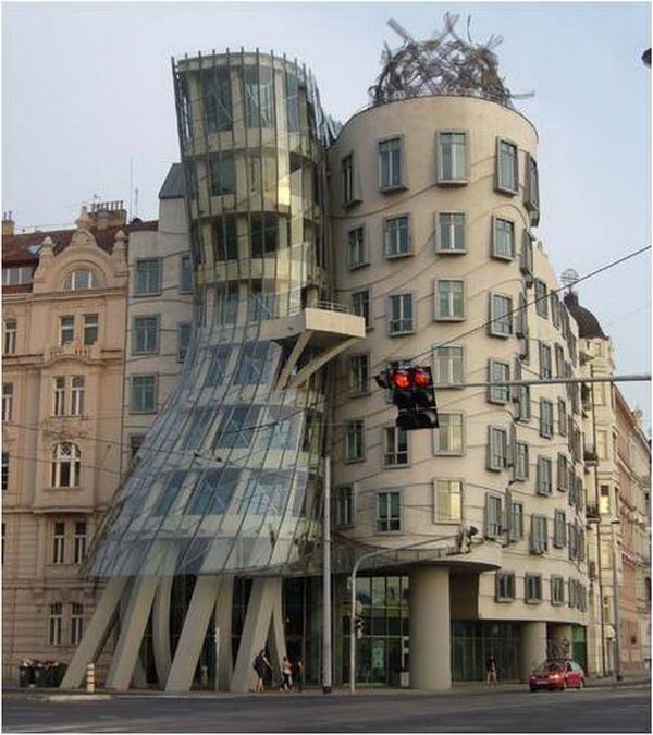 Dancing Building (Prague, Czech Republic). 