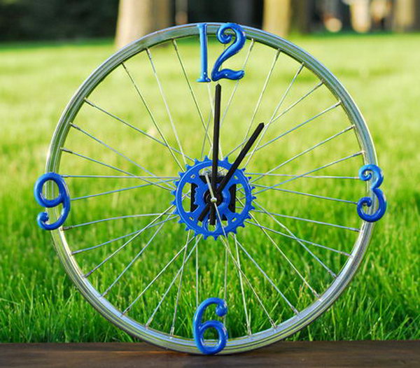 DIY bicycle wheel clock. The perfect gift for a biking enthusiast or Father's Day. 