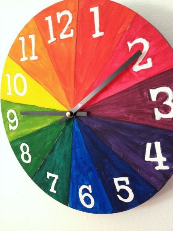 This color wheel clock helps kids learn the basics of color and time. 