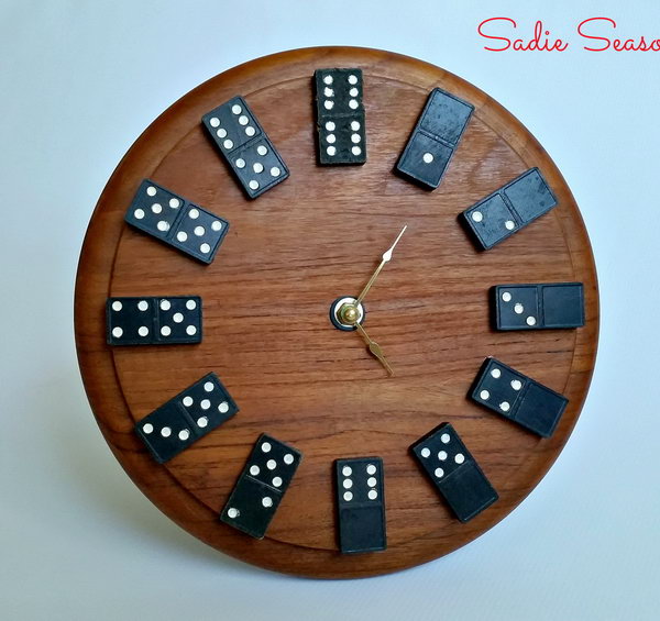 Wall clock made from old wooden dominos and round cutting board. A cool gift idea for someone who loves playing Dominos. 