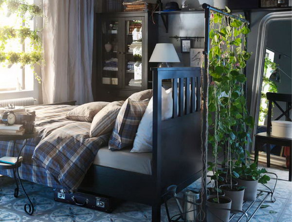 Have you been amazing at this bedroom? You can also bring your garden inside, just planting some vines or artificial potted plants, so you can enjoy the nature beauty all year round. 