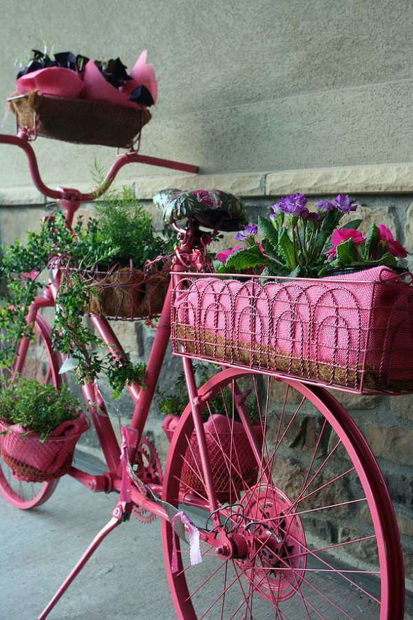 Nowadays, few people use the bicycles as a vehicle and the old or broken bicycles also take up space in your house. Then how to handle them .Here is a good way to reuse the old bicycles to plant some flowers and grasses to decorate your backyard. 