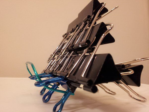 DIY binder clip iPad stand. This is a new usage for your binder clips. A binder clip iPad stand is simple to build and very stable. 