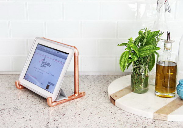 DIY Copper Pipe iPad stand.You must have some unused copper pipes in your storage room. Now you can repurpose them as an iPad stand.Here's the detailed tutorials for you. 