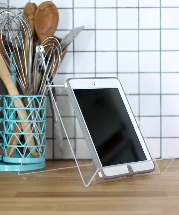 This iPad stand works great for following recipes online when you are cooking.It will be a great gift for your mother. 