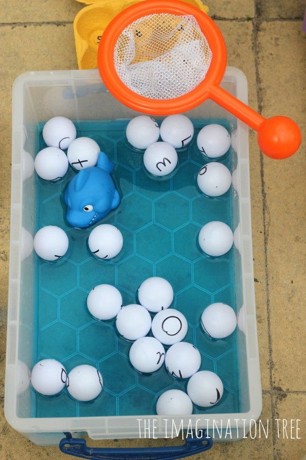 Fishing for the alphabet with ping pong balls! This game is simple but creative and this can make the alphabet learning very interesting for little babies. Cool idea! 