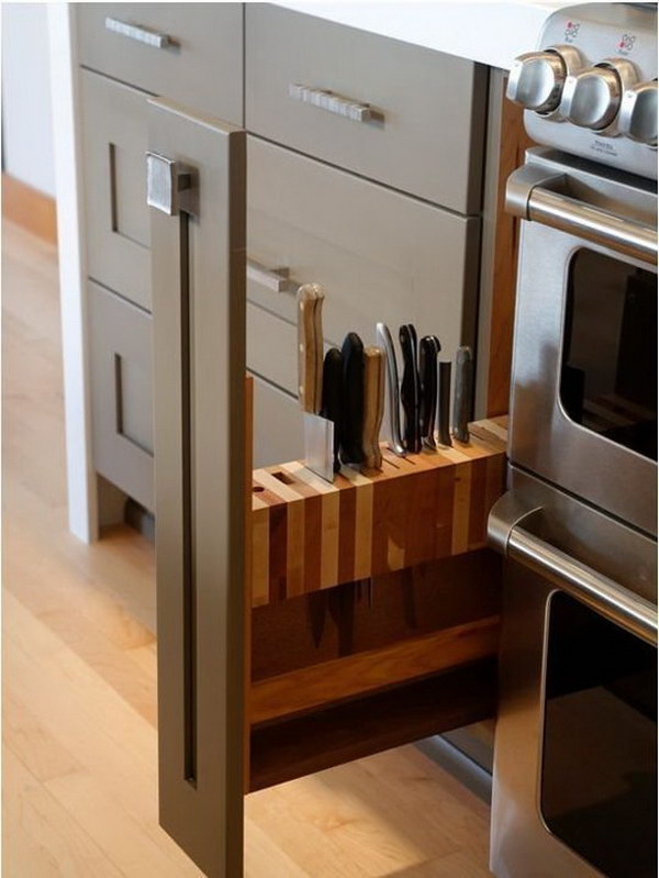 Slide out Knife Block. 