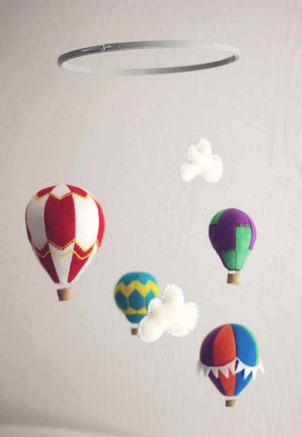  Felt Hot Air Balloon Mobile. Check out the tutorial 