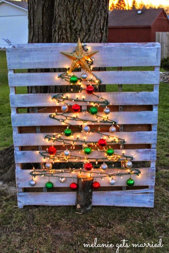 Wood Pallet Christmas Tree. 