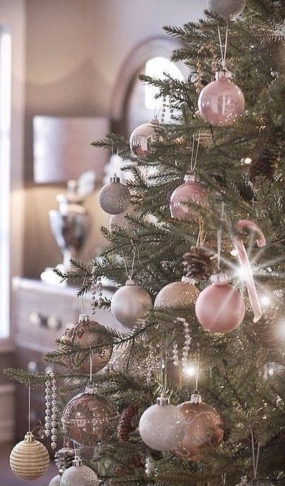 Pink Shabby Christmas Tree. 