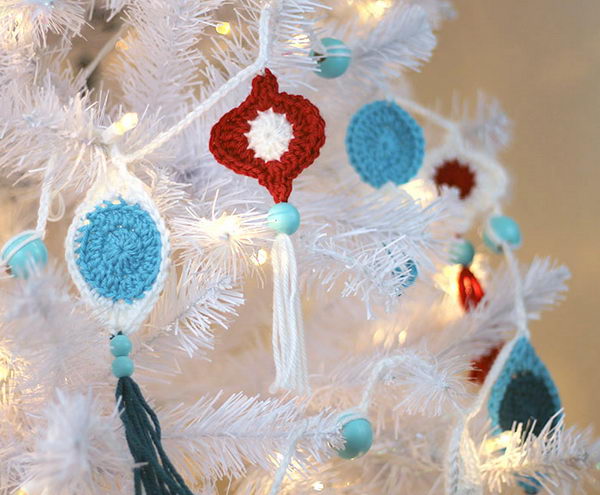 Crochet Retro Ornament Garland. 