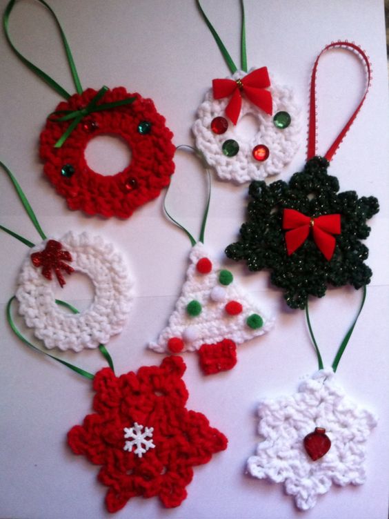 Crochet Christmas Ornaments. 