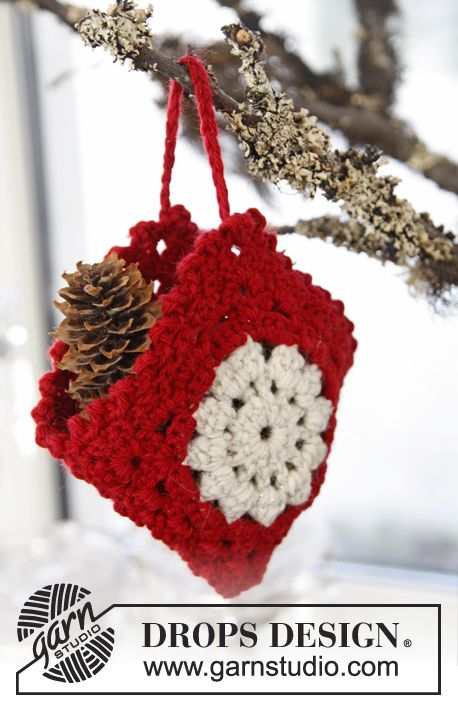 Crochet Christmas Bag Ornament. 