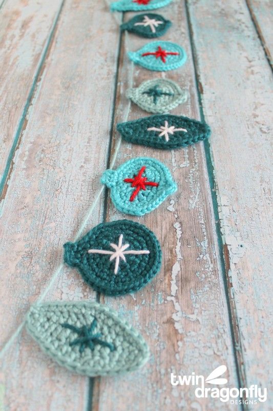 Crochet Christmas Ornament Garland. 