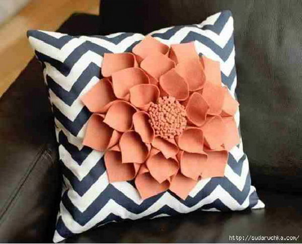 DIY Decorative Felt Flower Pillow