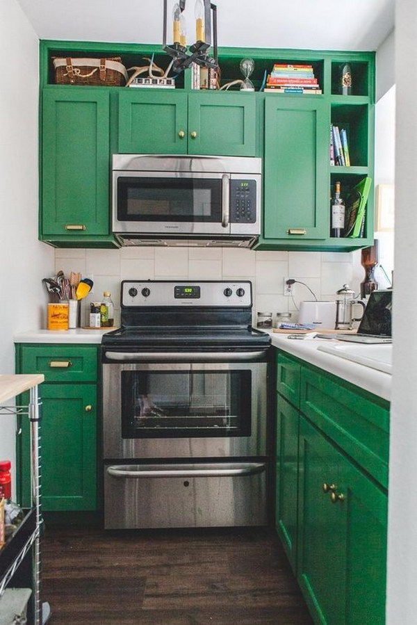 Crisp Green Kitchen Cabinets. 