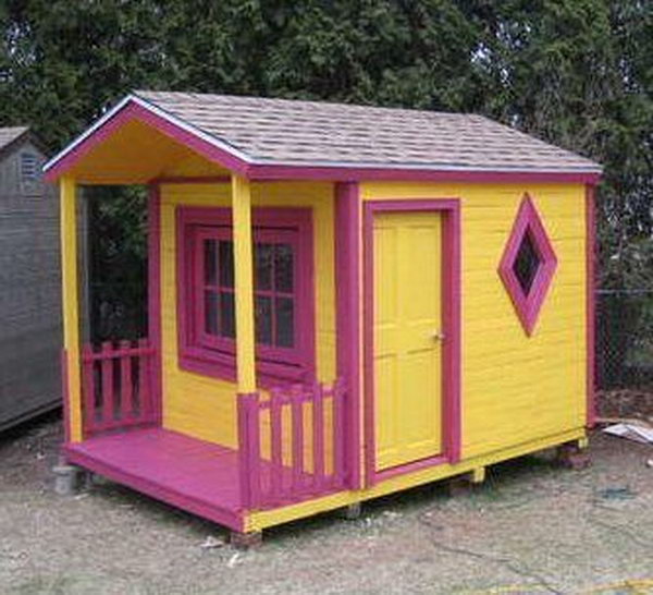 DIY Pallet Playhouse.  Get the tutorial 