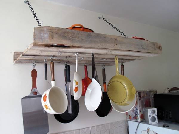 DIY Pallet Pot Rack. Get the tutorial 