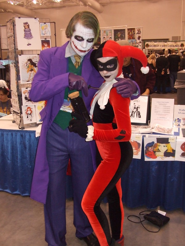 Joker And Harley Quinn Couple Costumes. 