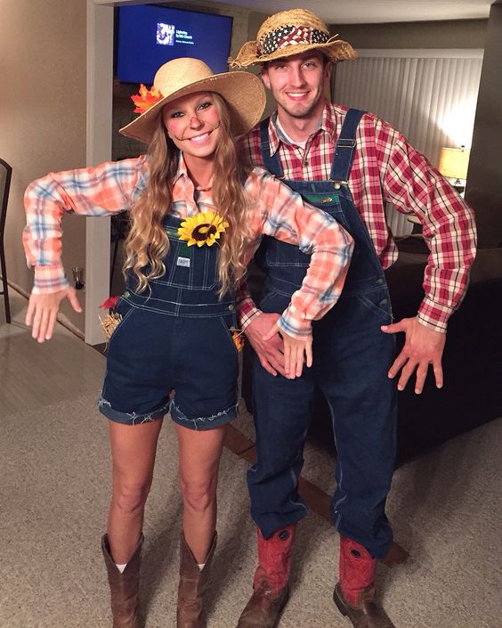 Scarecrow Couple Costume. 